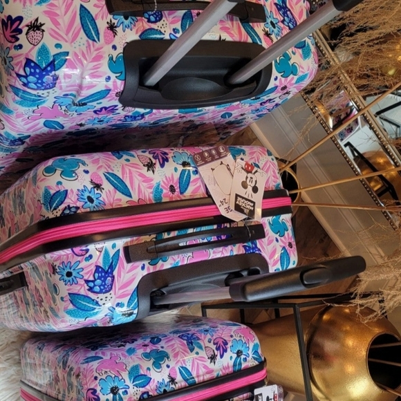 Disney's Mickey Mouse Hawaiian 1-Piece Hardside Spinner Luggage 24" - Picture 3 of 10